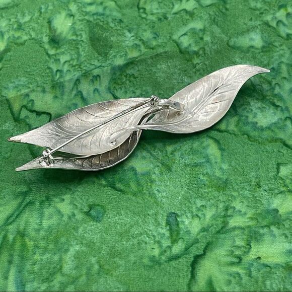 Vintage Triple Leaf Silver Tone Brooch Pin - Picture 13 of 16